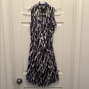White House Black Market Stylish Blue and Black Geometric VNeck Dress Size 8